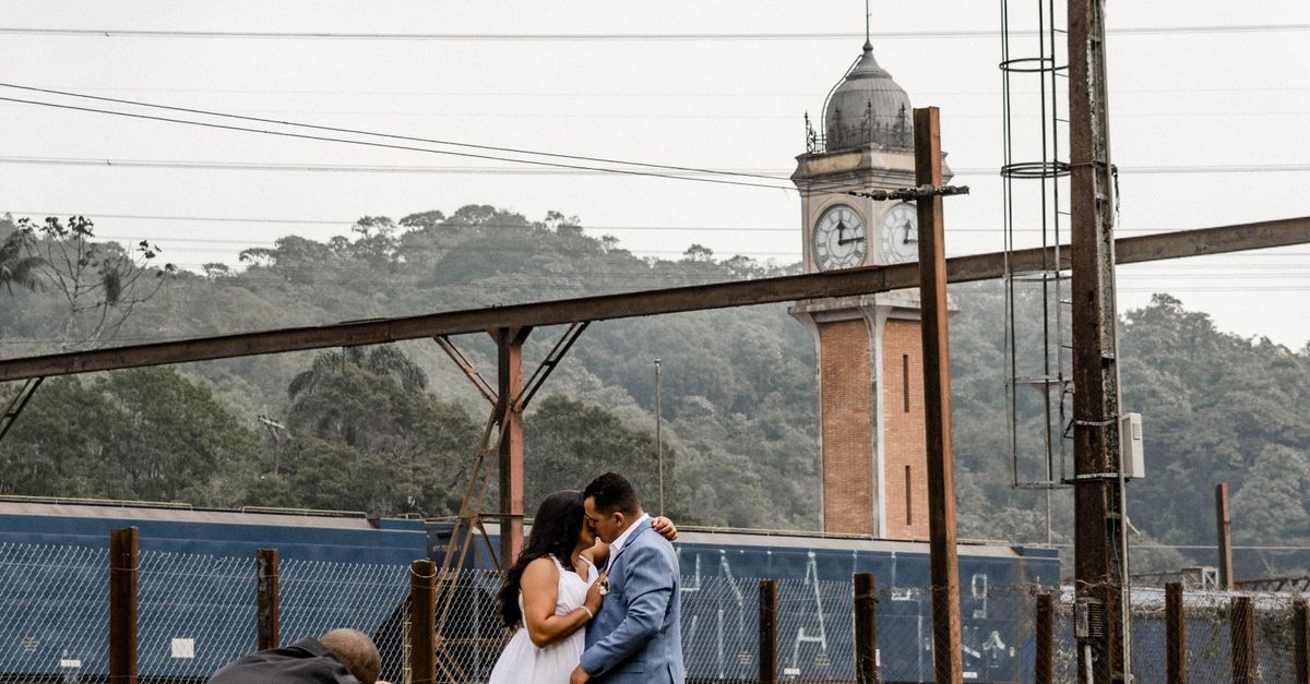 Navigating the Traditions: How Cultural Elements Influence Wedding Photography